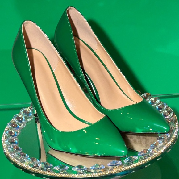 Women’s Green Pointed Toe Patent Leather 4” Heel Shoes NWOT - Picture 1 of 8